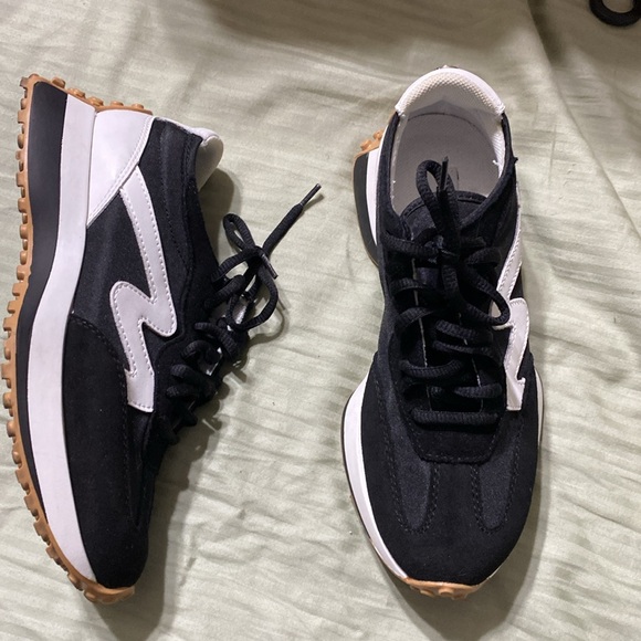 STEVE MADDEN WOMEN SNEAKERS. SIZE 6 1/2. - Picture 2 of 6